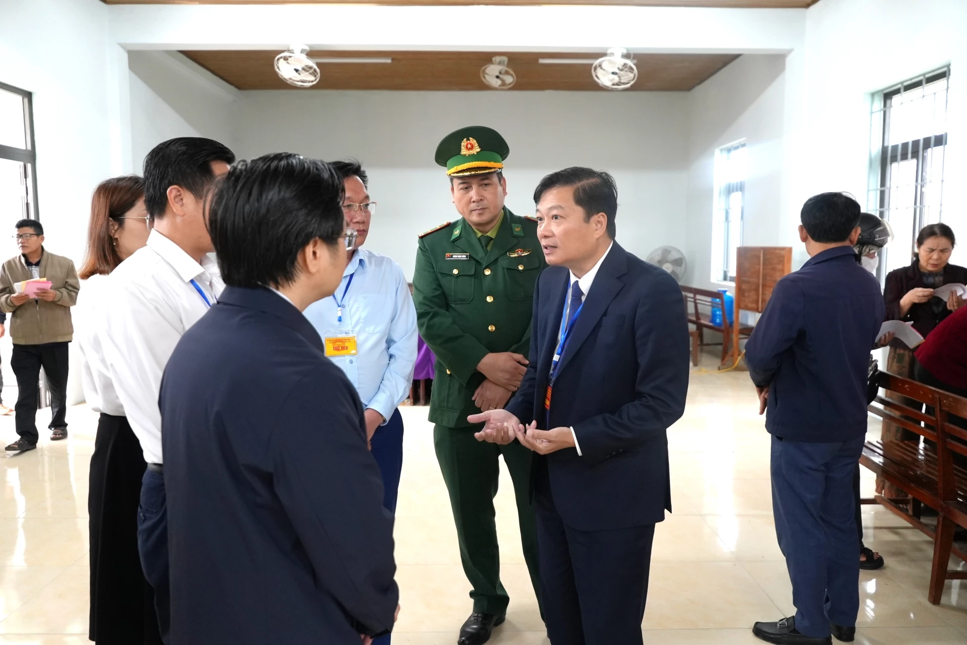 Đồng chí Lê Hồng Vinh, Chủ tịch UBND tỉnh đề nghị xã Phú Trạch bảo đảm công tác tổ chức bầu cử theo đúng tiến độ đề ra- Ảnh: T.Đ