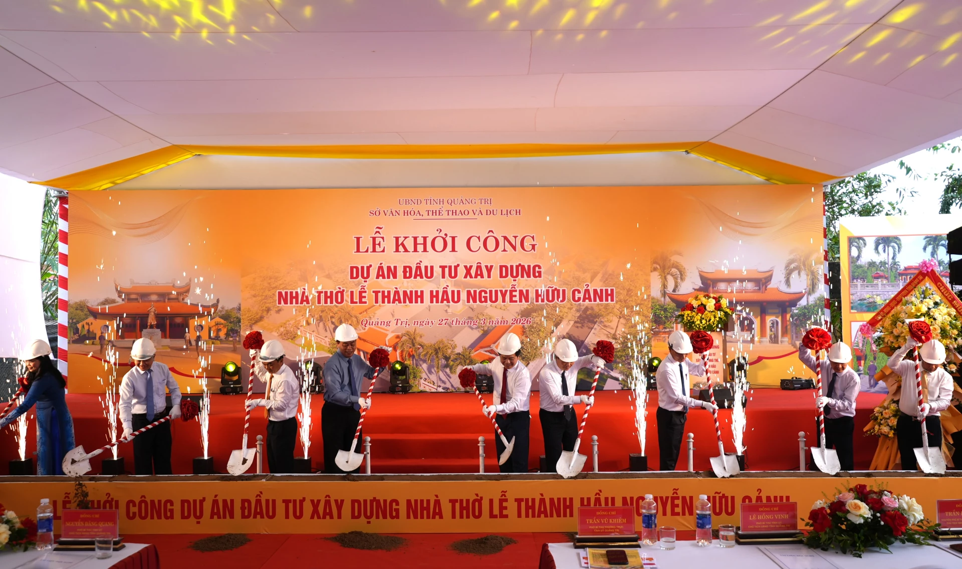 Các đồng chí lãnh đạo tỉnh thực hiện nghi thức khởi công xây dựng Nhà thờ Lễ Thành hầu Nguyễn Hữu Cảnh - Ảnh: T.Đ