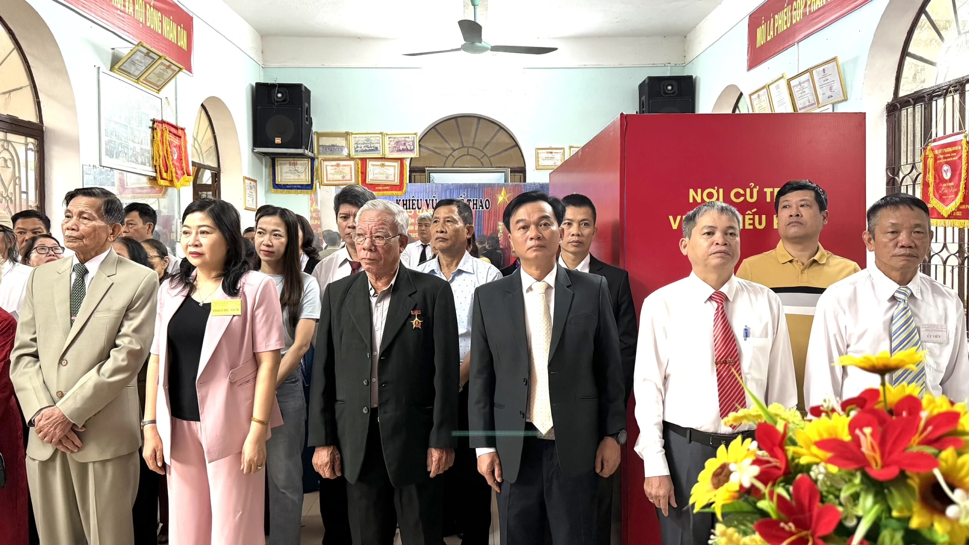 Đồng chí Nguyễn Chiến Thắng, Phó Bí thư Tỉnh ủy, Chủ tịch Ủy ban MTTQ Việt Nam tỉnh, Phó Chủ tịch Ủy ban bầu cử tỉnh dự lễ khai mạc tại khu vực bầu cử số 3, phường Đông Hà - Ảnh: NL