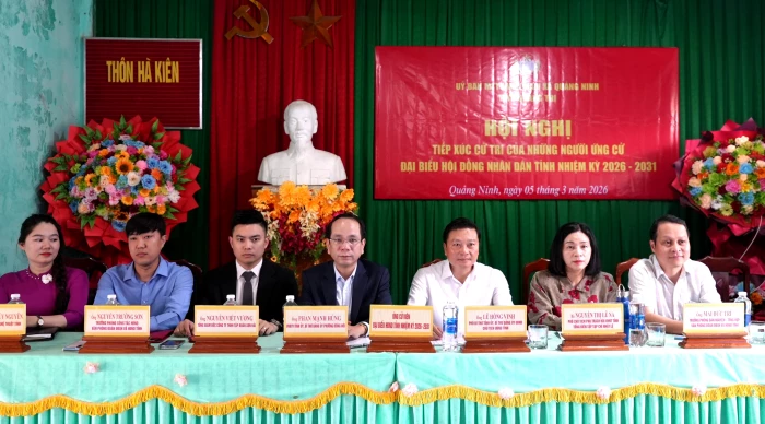 Nêu cao tinh thần trách nhiệm, giữ mối liên hệ gắn bó chặt chẽ với cử tri