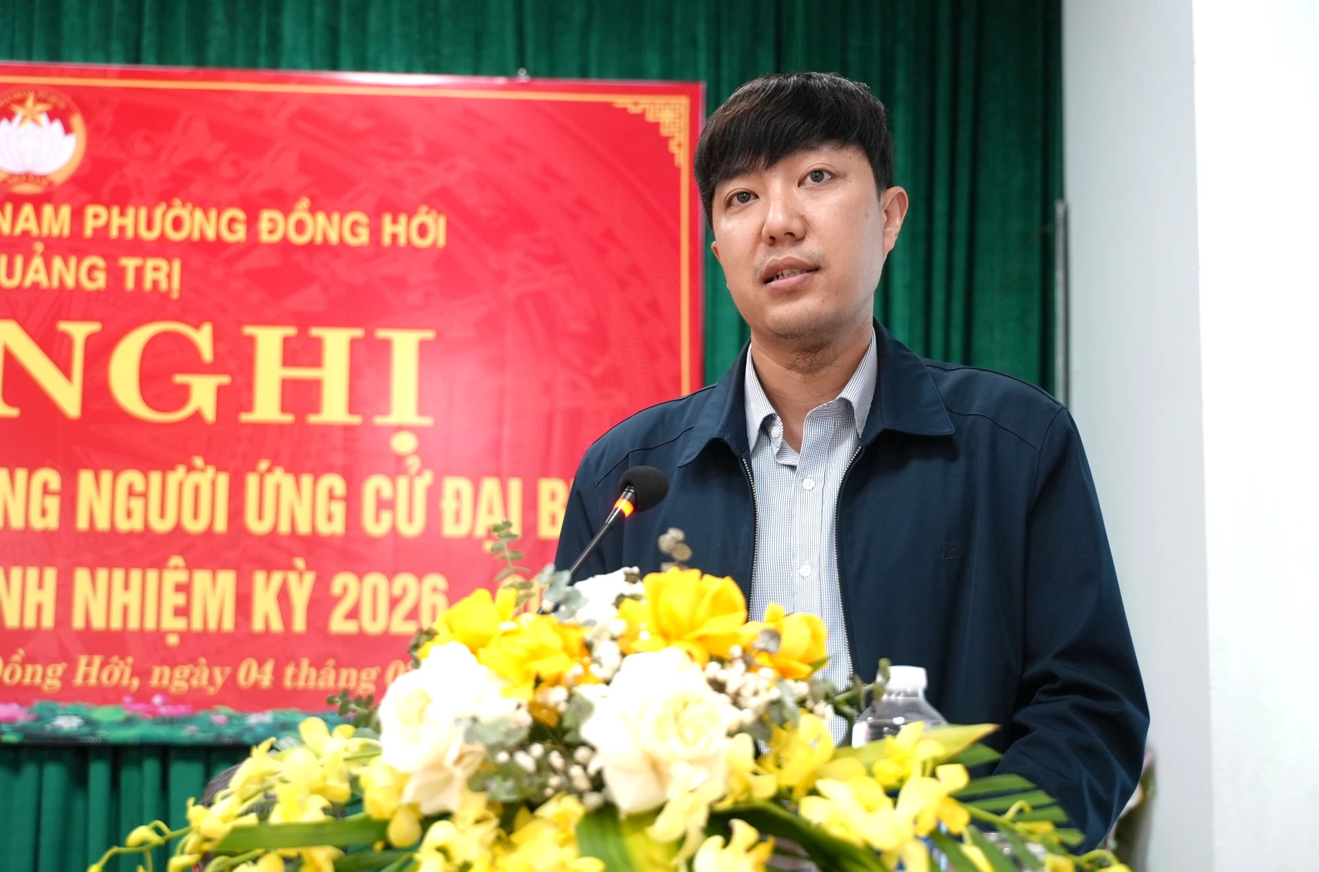 Ông Nguyễn Trường Sơn, Chi ủy Chi bộ, Trưởng phòng Công tác HĐND, Văn phòng Đoàn ĐBQH và HĐND tỉnh trình bày chương trình hành động với cử tri TDP Đức Điền - Ảnh: T.Đ