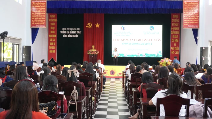 Trao bằng cho 61 cử nhân ngành Giáo dục mầm non, Giáo dục tiểu học