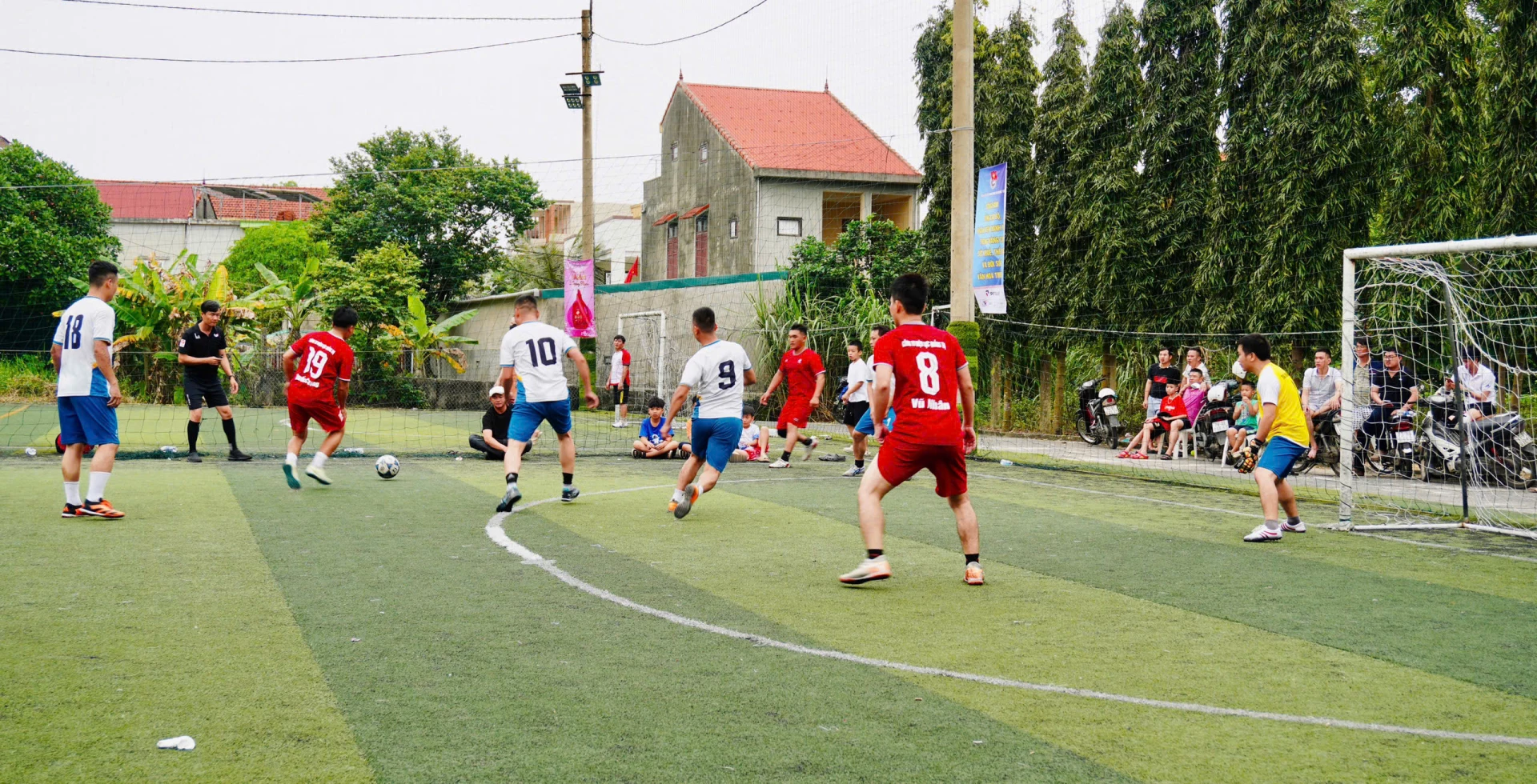 Các VĐV đã mang đến cho khán giả những pha bóng kịch tính, hấp dẫn tại mùa giải - Ảnh: H.T