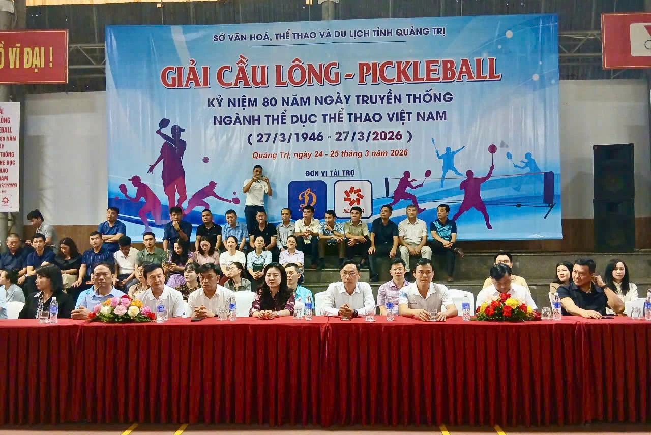 Các đại biểu dự lễ khai mạc - Ảnh: H.Đ