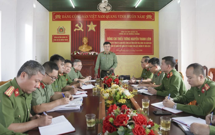 Đồng chí Thiếu tướng Nguyễn Thanh Liêm kiểm tra công tác bảo đảm an ninh trật tự phục vụ bầu cử