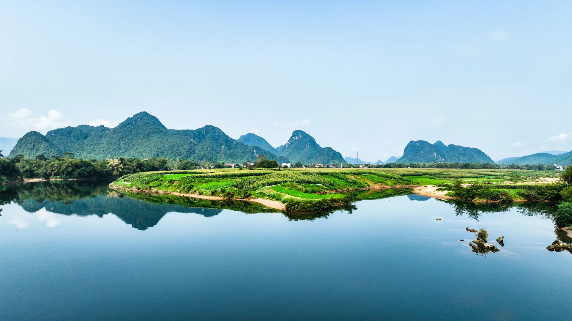 Sự trong trẻo của đất trời.