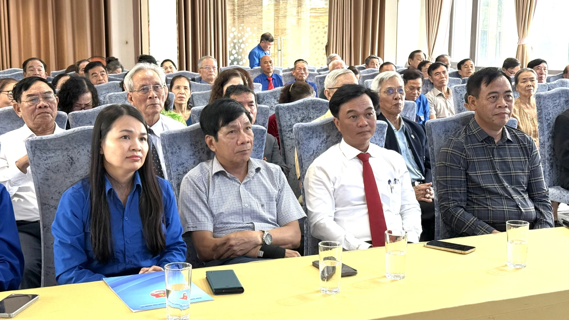 Các đại biểu tham dự buổi gặp mặt - Ảnh: NL