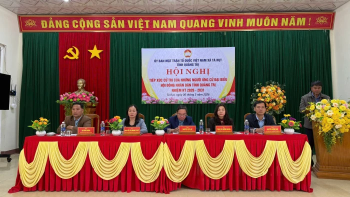 Ứng cử viên đại biểu HĐND tỉnh tiếp xúc cử tri tại xã Tà Rụt