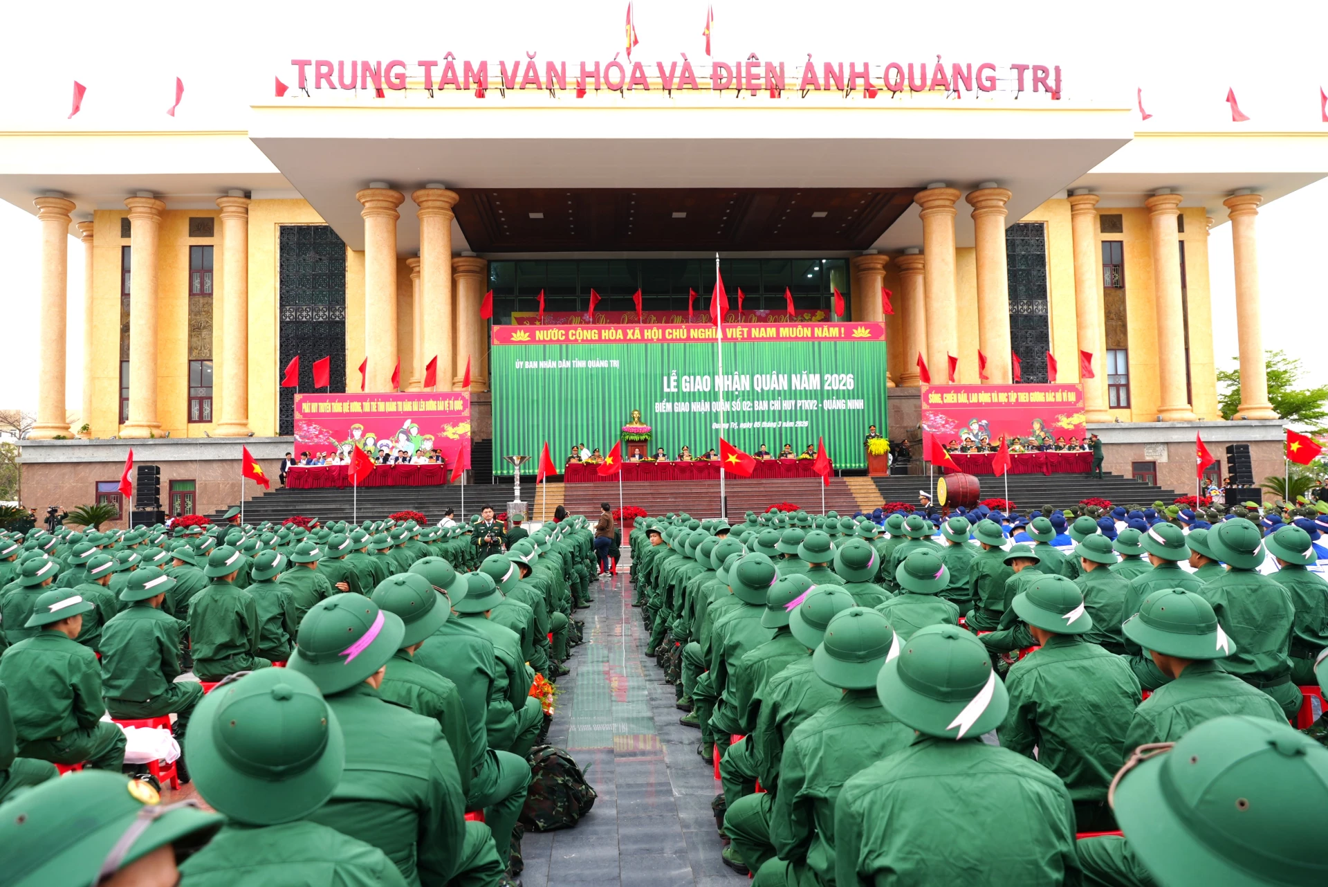 Quang cảnh lễ giao nhận quân tại phường Đồng Hới - Ảnh: T.Đ