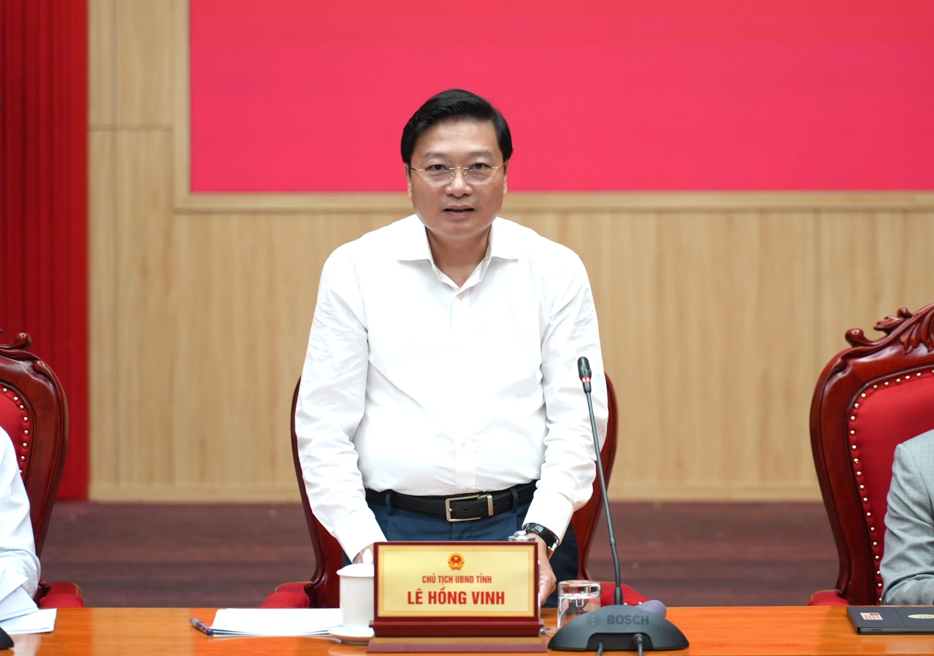 Đồng chí Lê Hồng Vinh, Chủ tịch UBND tỉnh phát biểu đặt vấn đề tại phiên họp - Ảnh: T.Đ