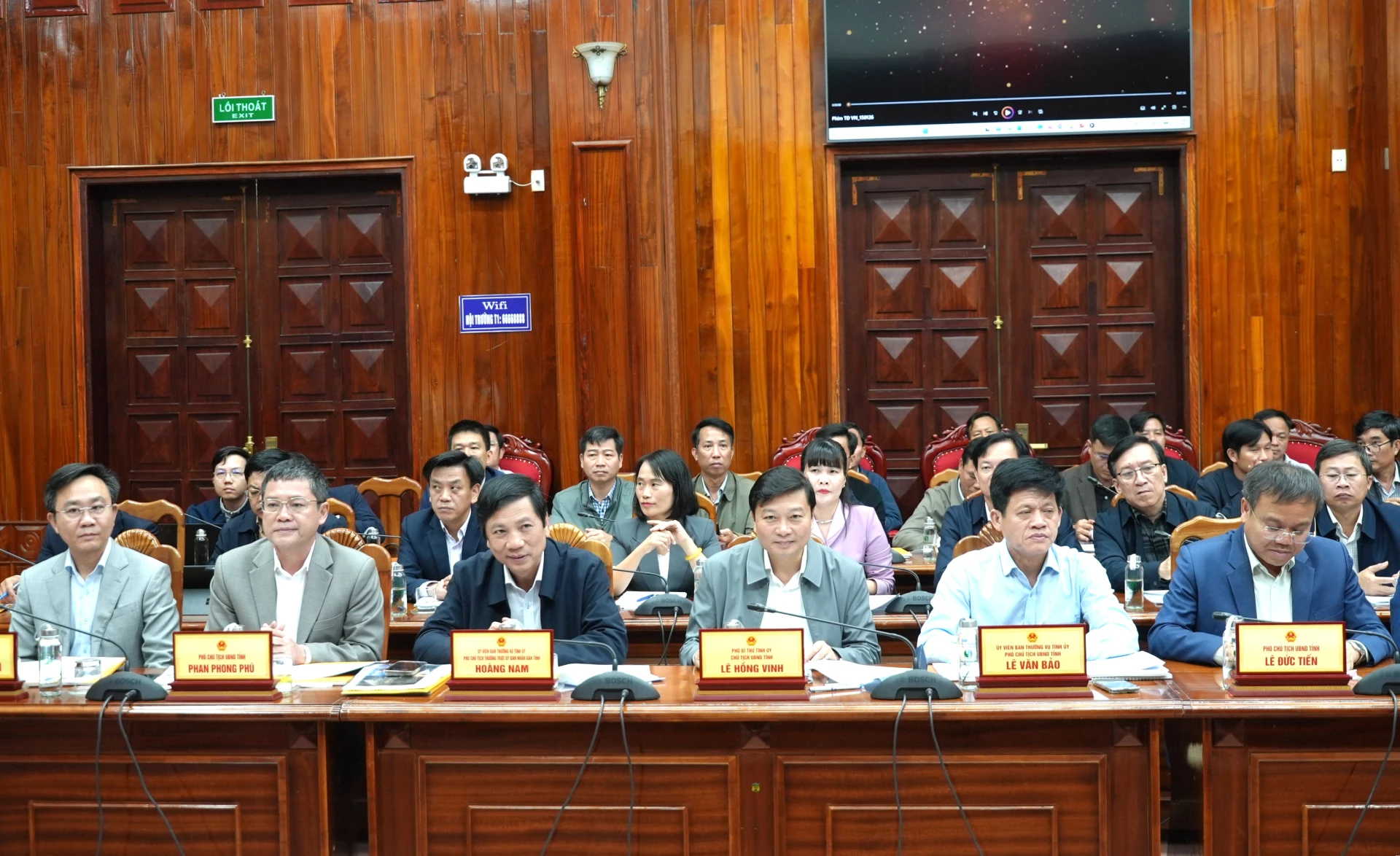 Đồng chí Lê Hồng Vinh, Chủ tịch UBND tỉnh và các đồng chí Phó Chủ tịch UBND tỉnh chủ trì buổi làm việc - Ảnh: T.Đ