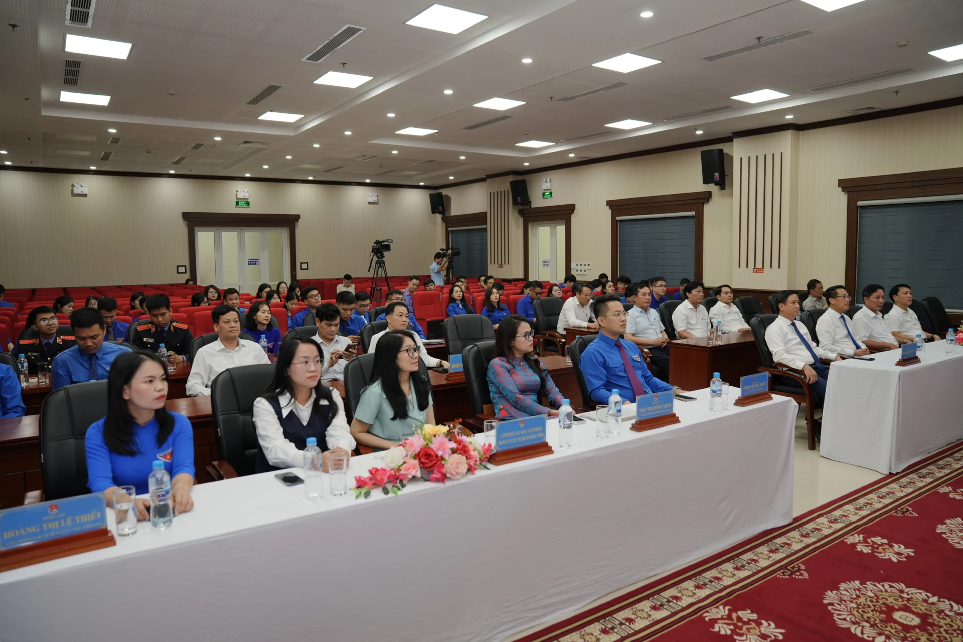 Hơn 100 đoàn viên thanh niên tham gia trực tiếp tại diễn đàn - Ảnh: H.T