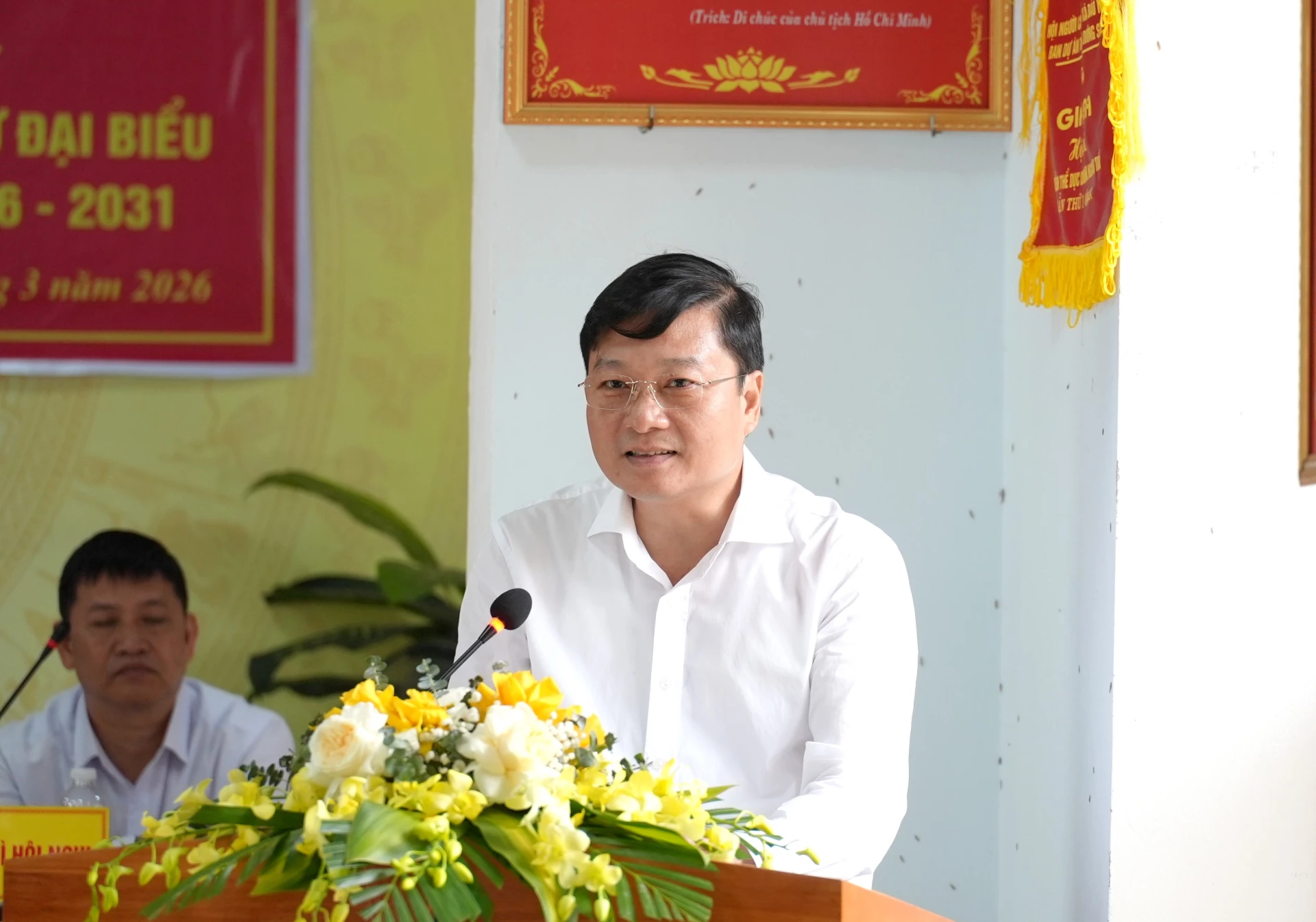 Ông Lê Hồng Vinh, Phó Bí thư Tỉnh ủy, Bí thư Đảng ủy UBND tỉnh, Chủ tịch UBND tỉnh trình bày chương trình hành động - Ảnh: T.Đ