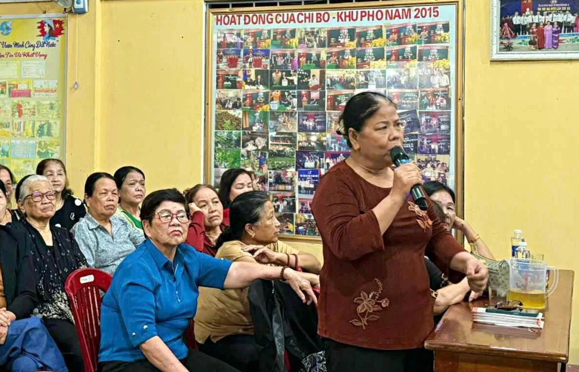 Cử tri bày tỏ sự tin tưởng vào các ứng cử viên đại biểu HĐND tỉnh, nhiệm kỳ 2026-2031 - Ảnh: M.N