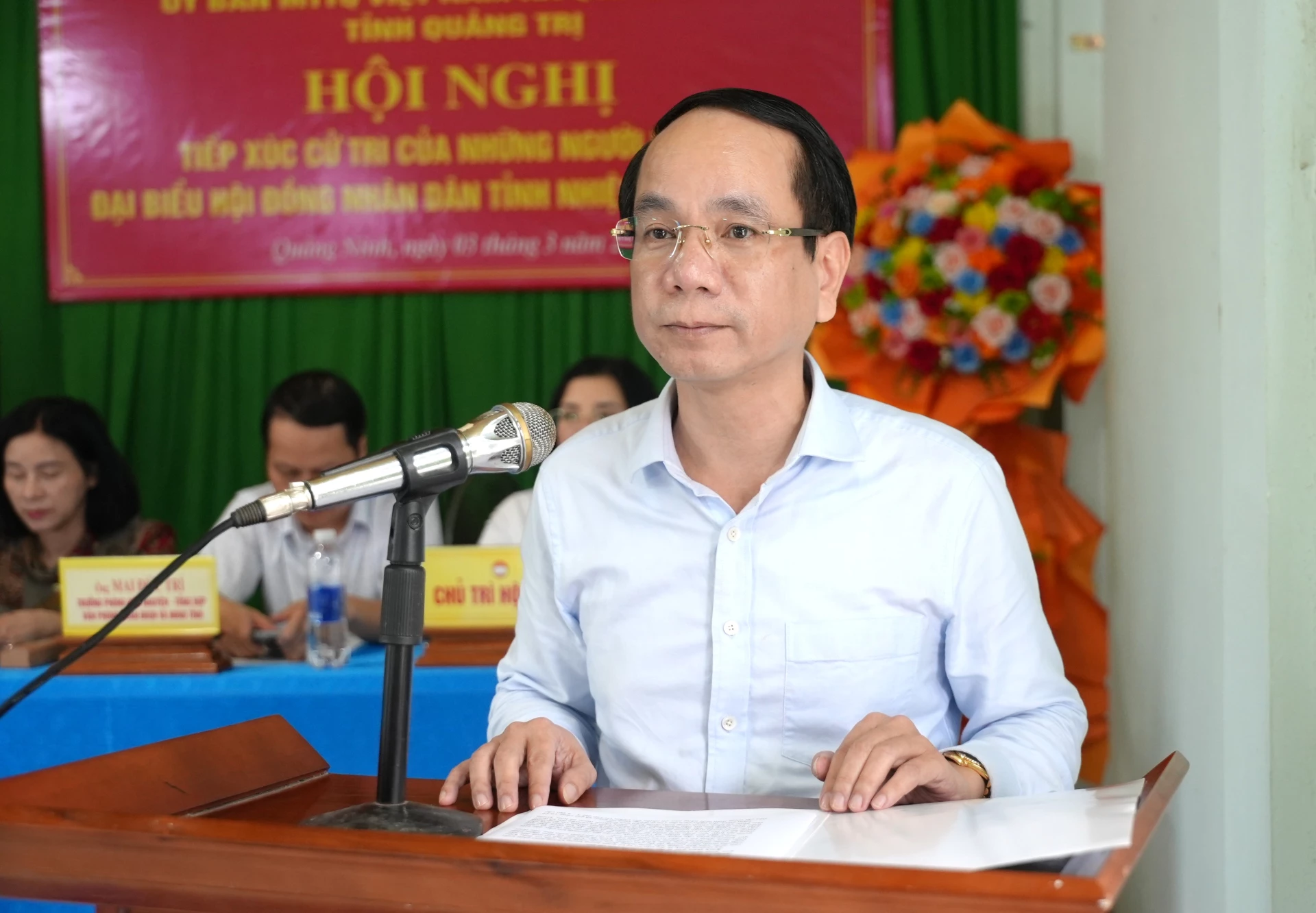 Ông Phan Mạnh Hùng, Ủy viên Ban Thường vụ Tỉnh ủy, Bí thư Đảng ủy phường Đồng Hới trình bày chương trình hành động - Ảnh: T.Đ