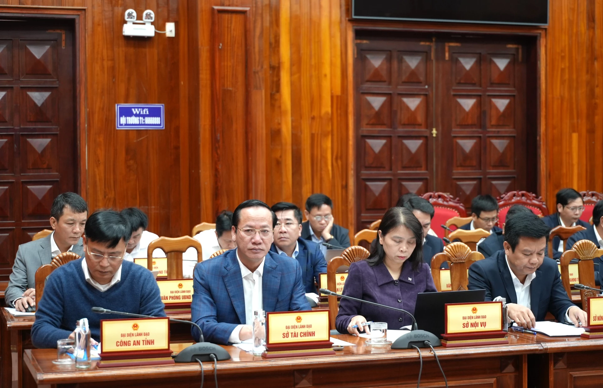 Các đại biểu tham dự phiên họp - Ảnh: T.Đ