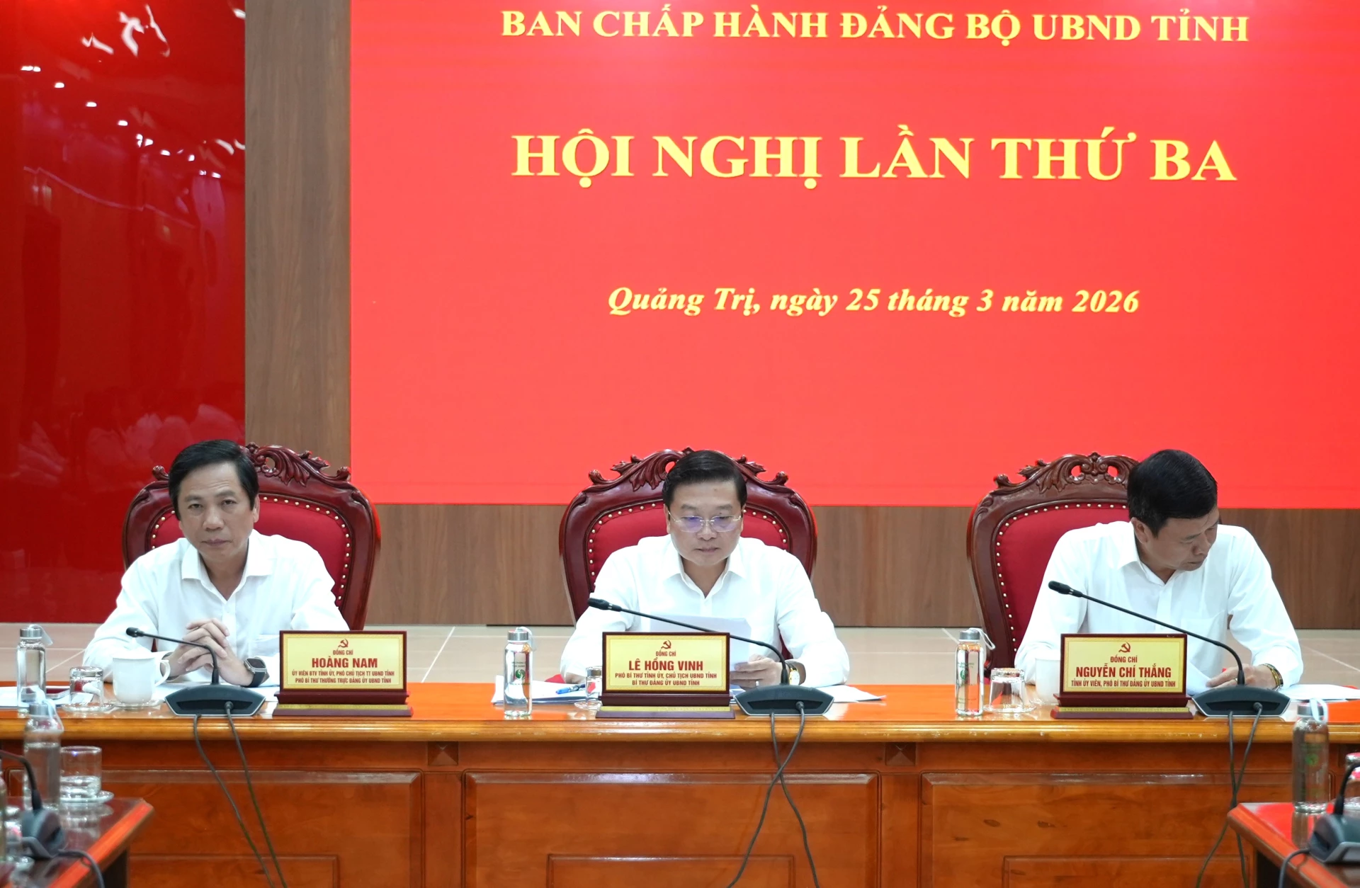 Các đồng chí trong Thường trực Đảng ủy UBND tỉnh chủ trì hội nghị - Ảnh: T.Đ