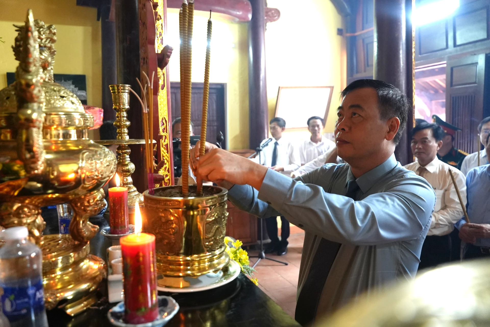 Đồng chí Nguyễn Đăng Quang, Chủ tịch HĐND tỉnh dâng hương tri ân Lễ Thành hầu Nguyễn Hữu Cảnh - Ảnh: T.Đ