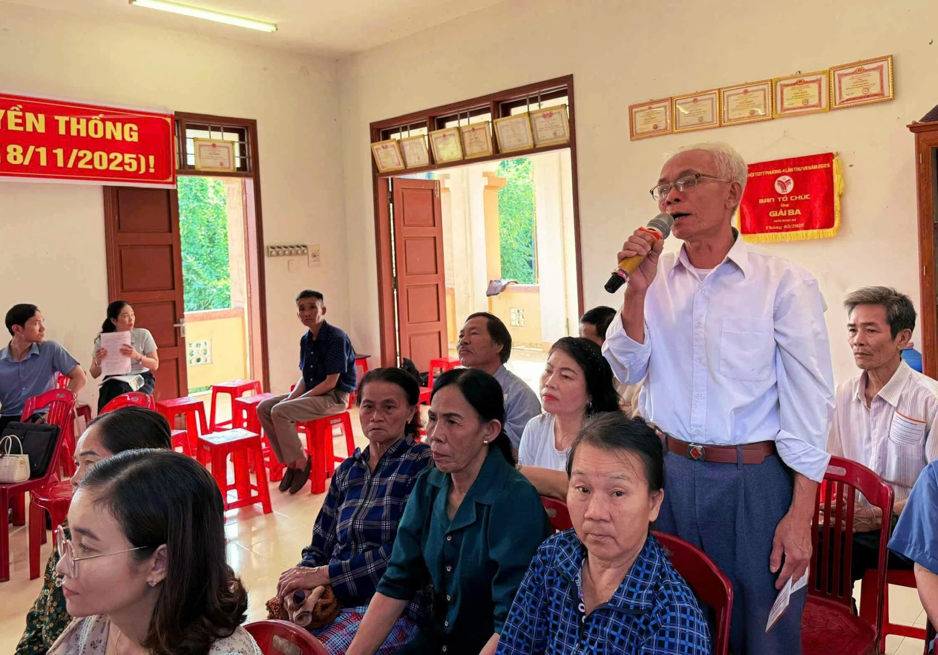 Cử tri đơn vị bầu cử số 5 bày tỏ sự tin tưởng cao vào trình độ chuyên môn và tâm huyết của các ứng cử viên năm nay - Ảnh: M.N 