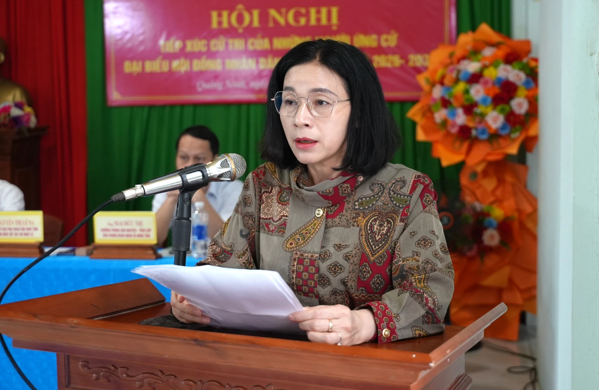 Bà Nguyễn Thị Lê Na, Bí thư Chi bộ, Chủ tịch Hội Văn học Nghệ thuật tỉnh, Tổng Biên tập Tạp chí Nhật Lệ trình bày chương trình hành động - Ảnh: T.Đ