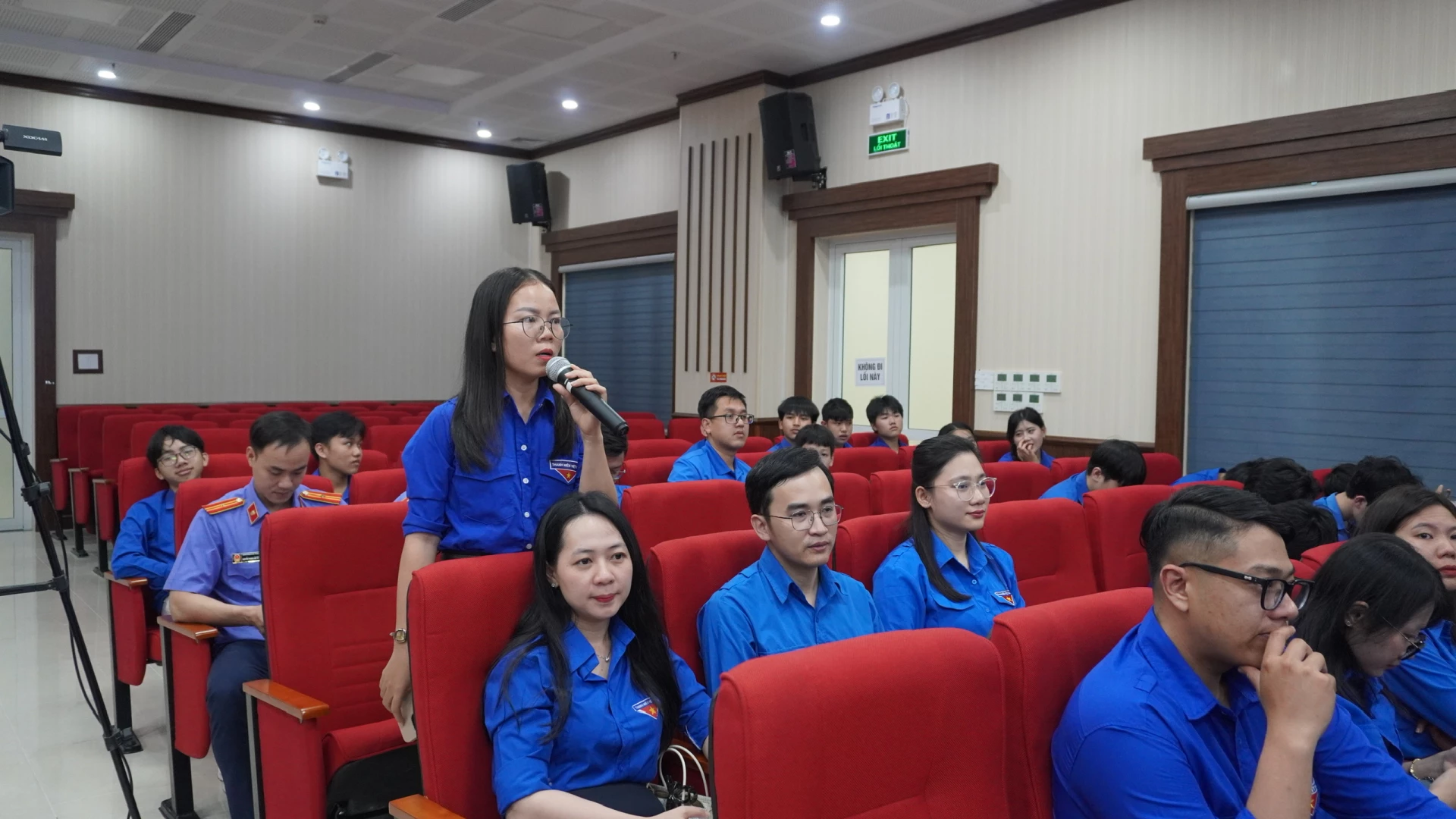 Các đoàn viên thanh niên bày tỏ nguyện vọng tại diễn đàn - Ảnh: H.T