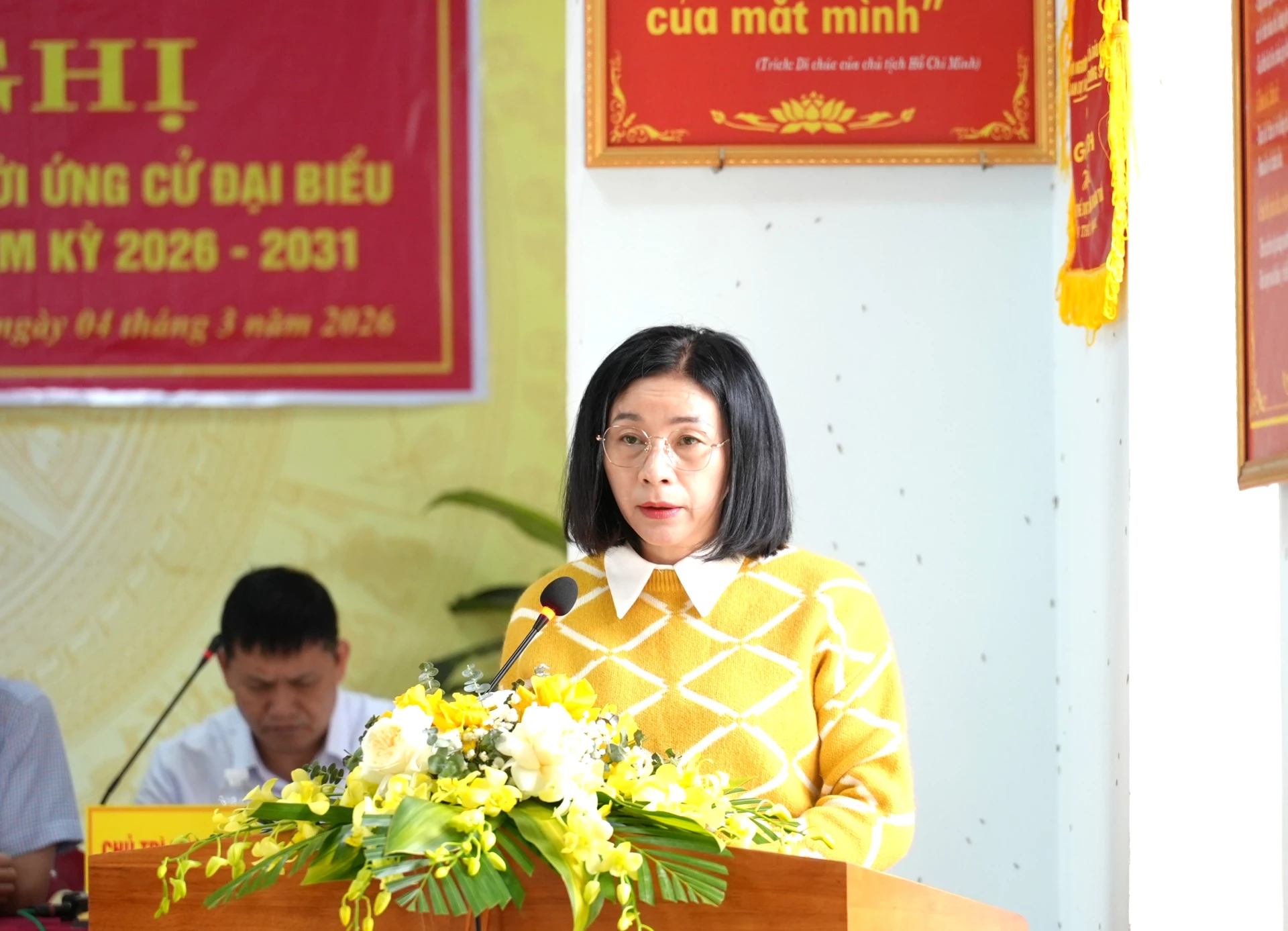 Bà Nguyễn Thị Lê Na, Bí thư Chi bộ, Chủ tịch Hội Văn học Nghệ thuật tỉnh, Tổng Biên tập Tạp chí Nhật Lệ trình bày chương trình hành động - Ảnh: T.Đ