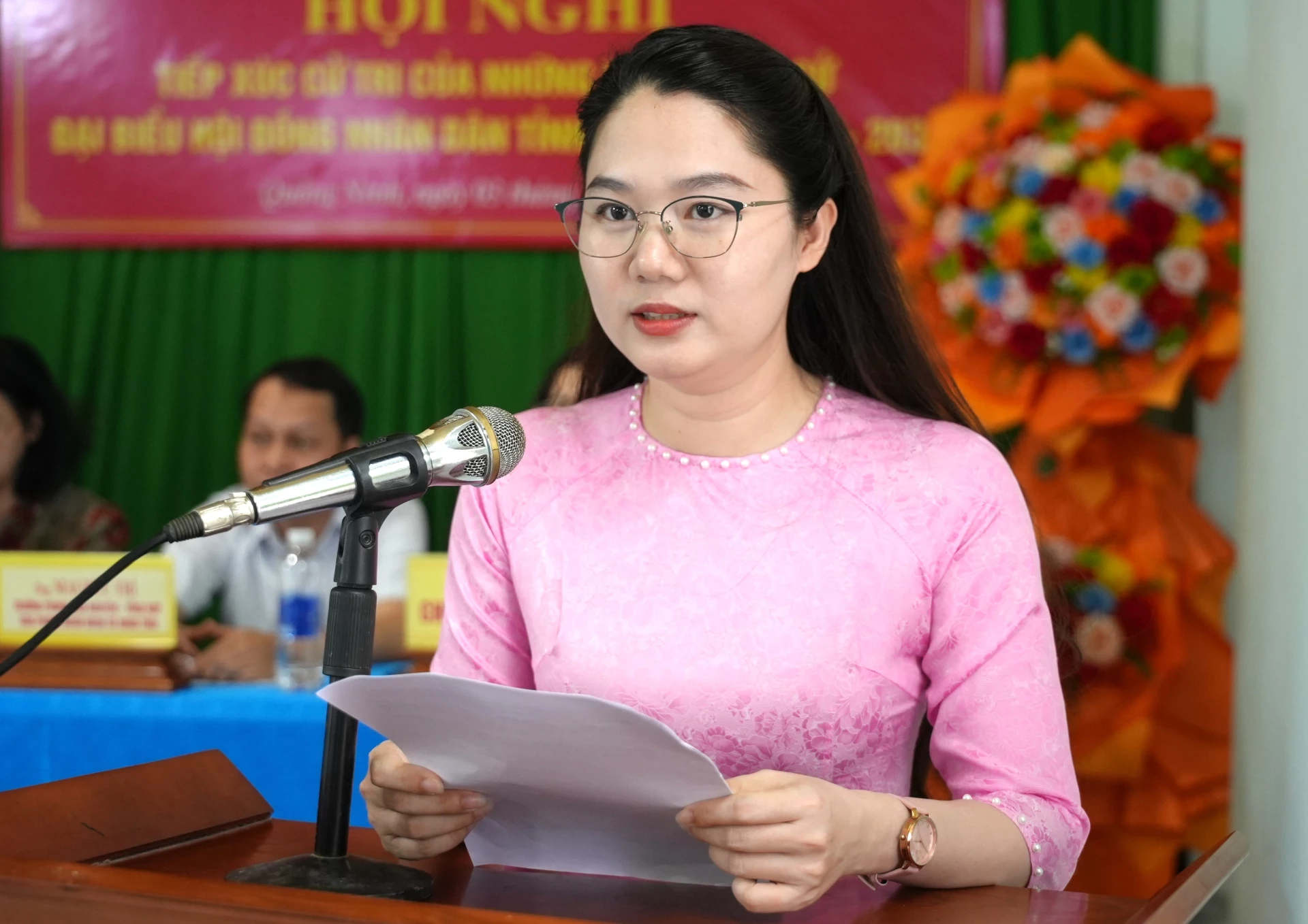 Bà Nguyễn Thị Thùy Nguyên, viên chức Hội Văn học Nghệ thuật tỉnh trình bày chương trình hành động - Ảnh: T.Đ