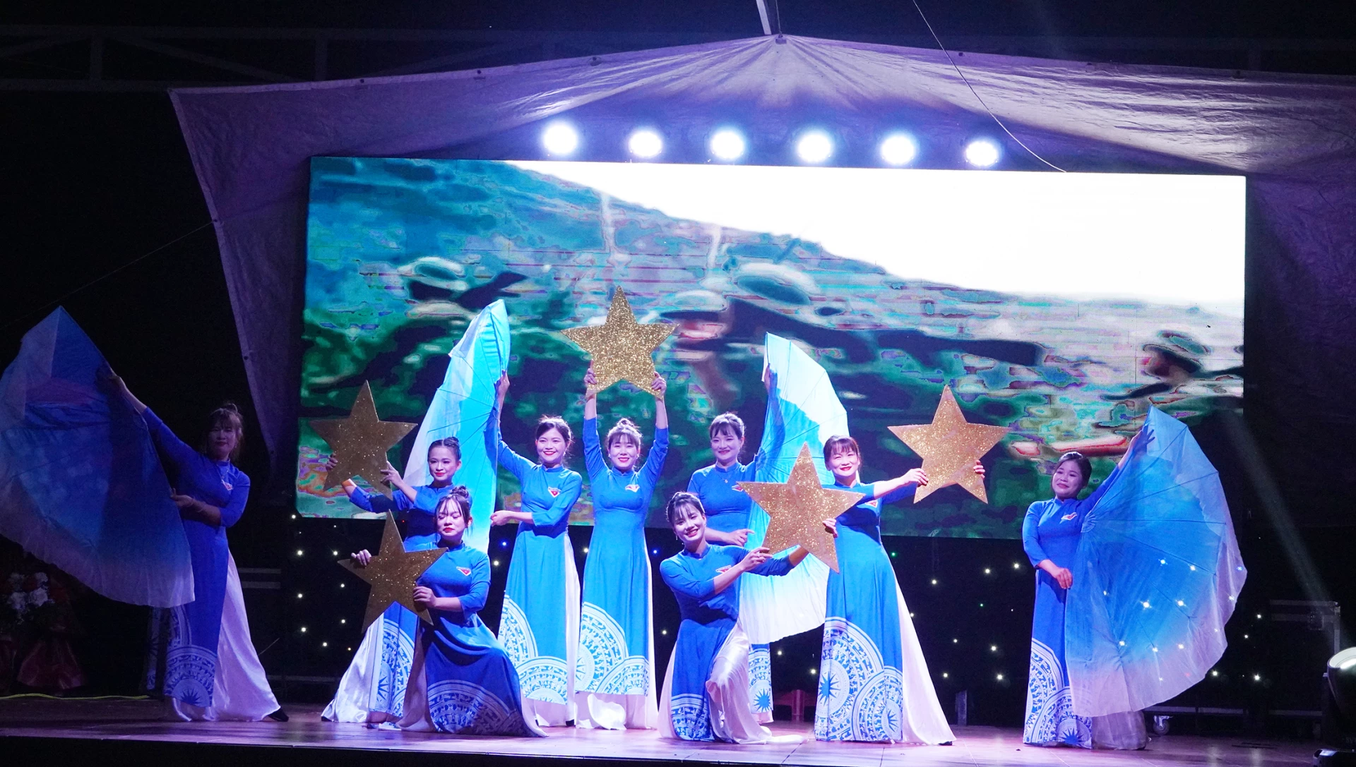 Văn nghệ chào mừng tại chương trình - Ảnh: L.M