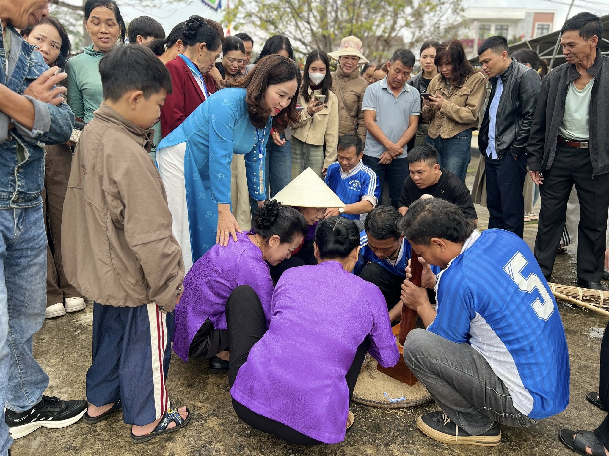 Hấp dẫn hội thi “nấu cơm thi, cơm cần” tại xã Hòa Trạch - Ảnh: NVCC