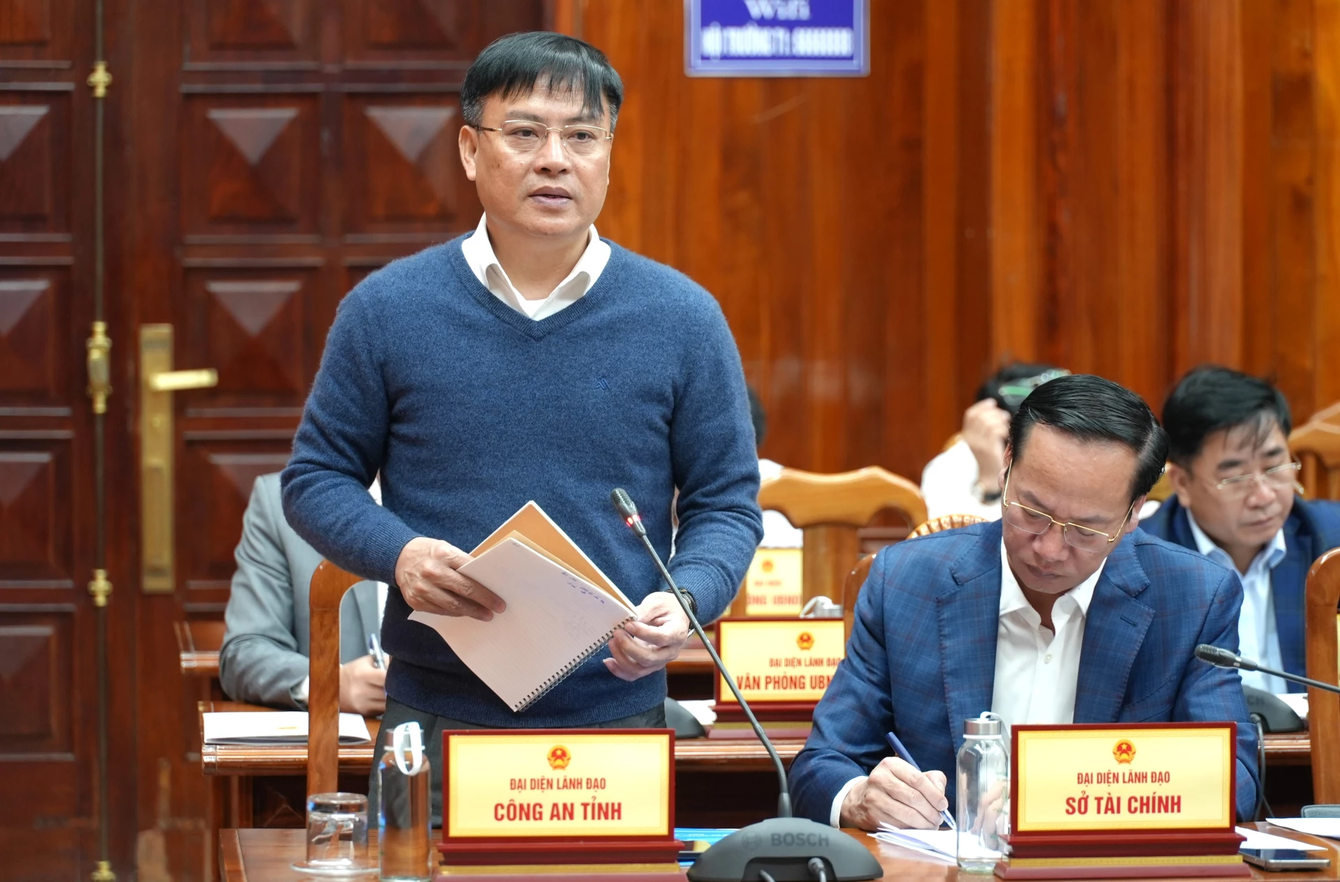 Thiếu tướng Nguyễn Thanh Liêm, Giám đốc Công an tỉnh phát biểu tại phiên họp - Ảnh: T.Đ