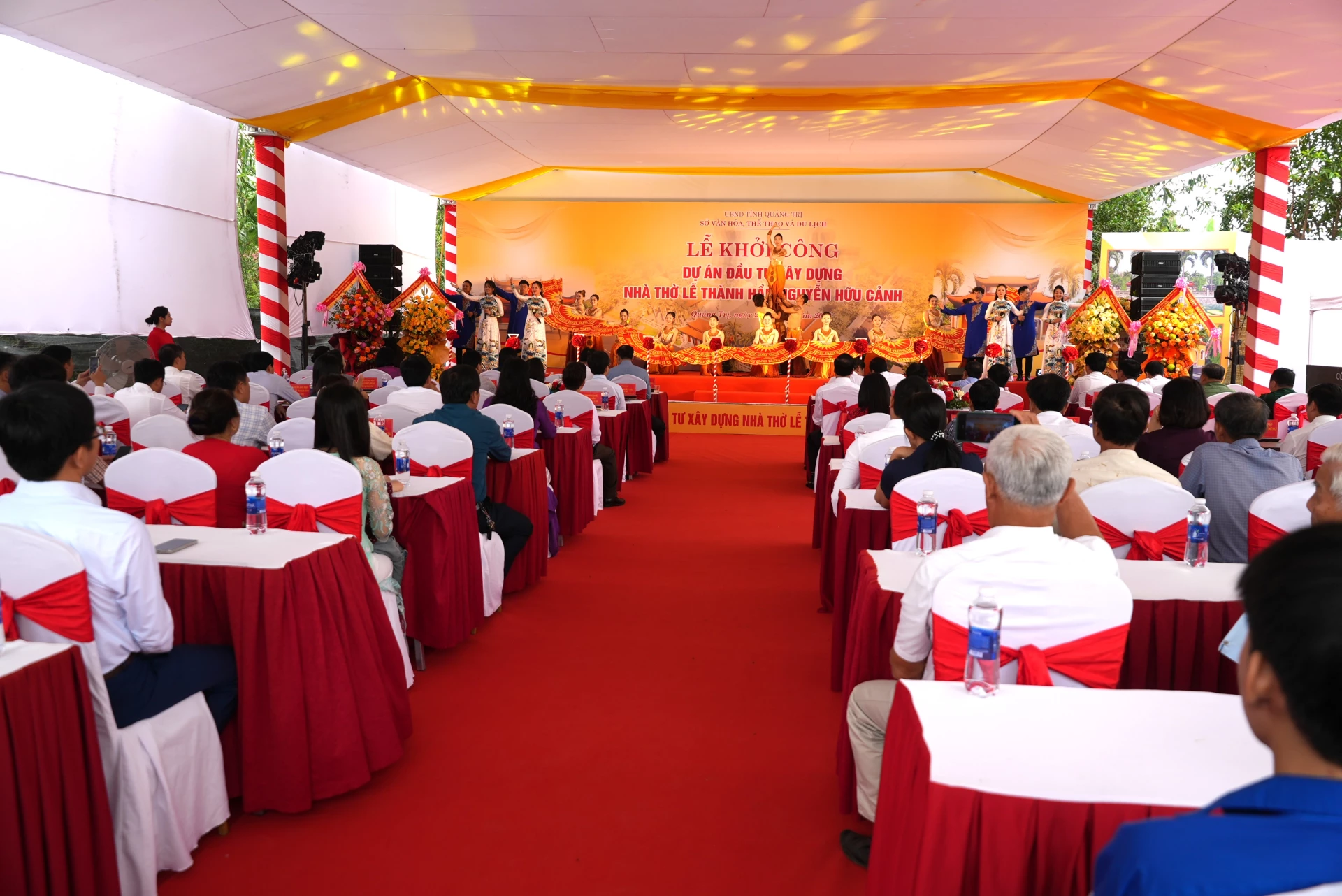 Quang cảnh buổi lễ - Ảnh: T.Đ