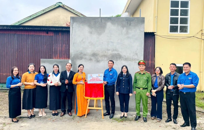 Đoàn Thanh niên UBND tỉnh: Khánh thành, bàn giao công trình thanh niên 'Nước sạch cho em'