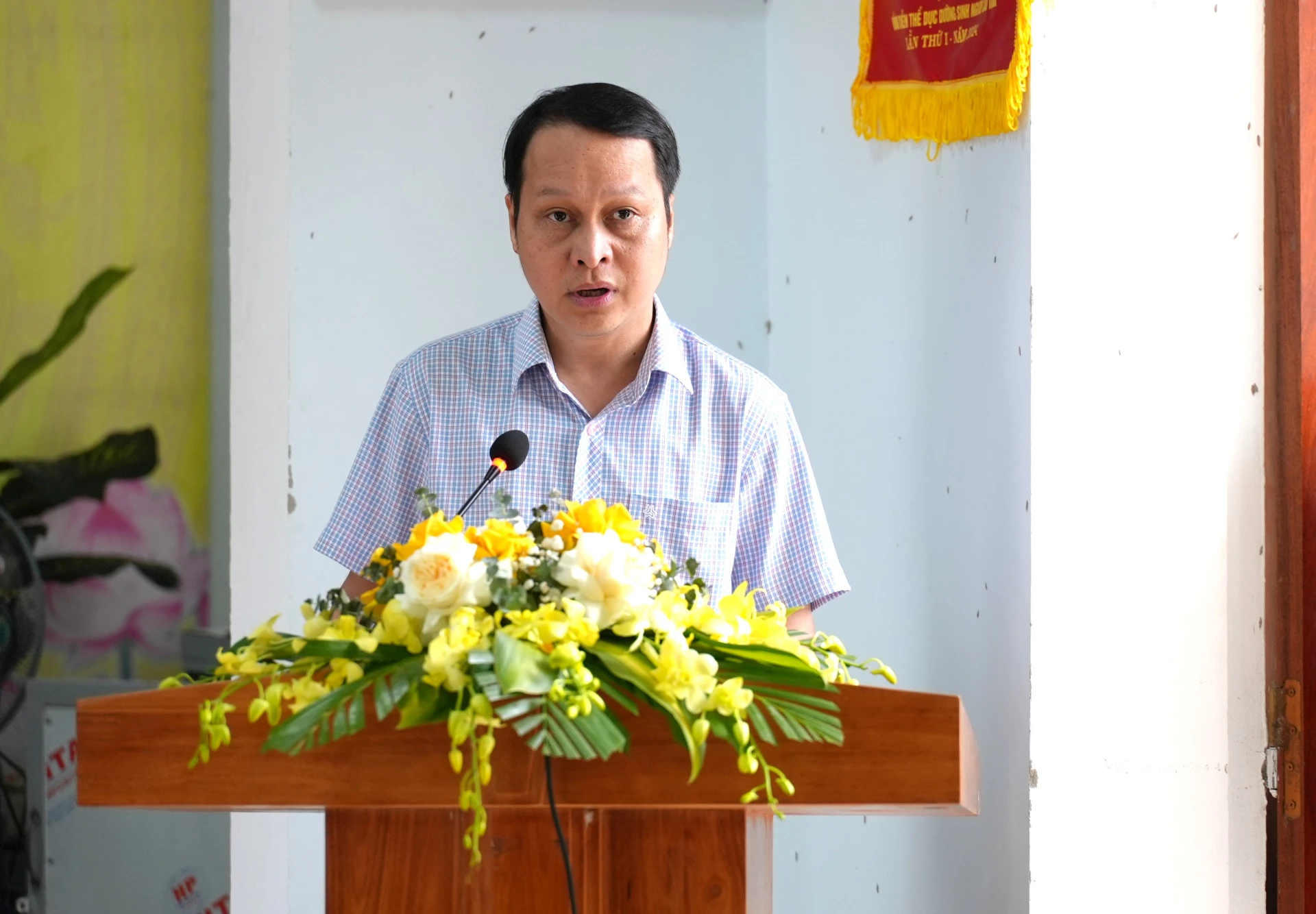 Ông Mai Đức Trí, Chi ủy Chi bộ, Trưởng phòng Dân nguyện -Tổng hợp trình bày chương trình hành động - Ảnh: T.Đ
