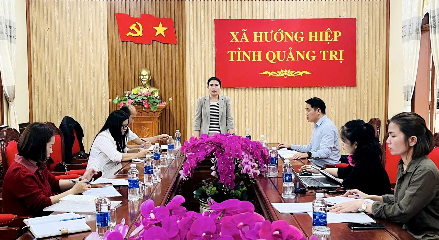 Đồng chí Ly Kiều Vân, Trưởng ban Nội chính Tỉnh ủy phát biểu chỉ đạo tại buổi làm việc với Đảng ủy, UBND và Ủy ban Bầu cử xã Hướng Hiệp-Ảnh: K.S