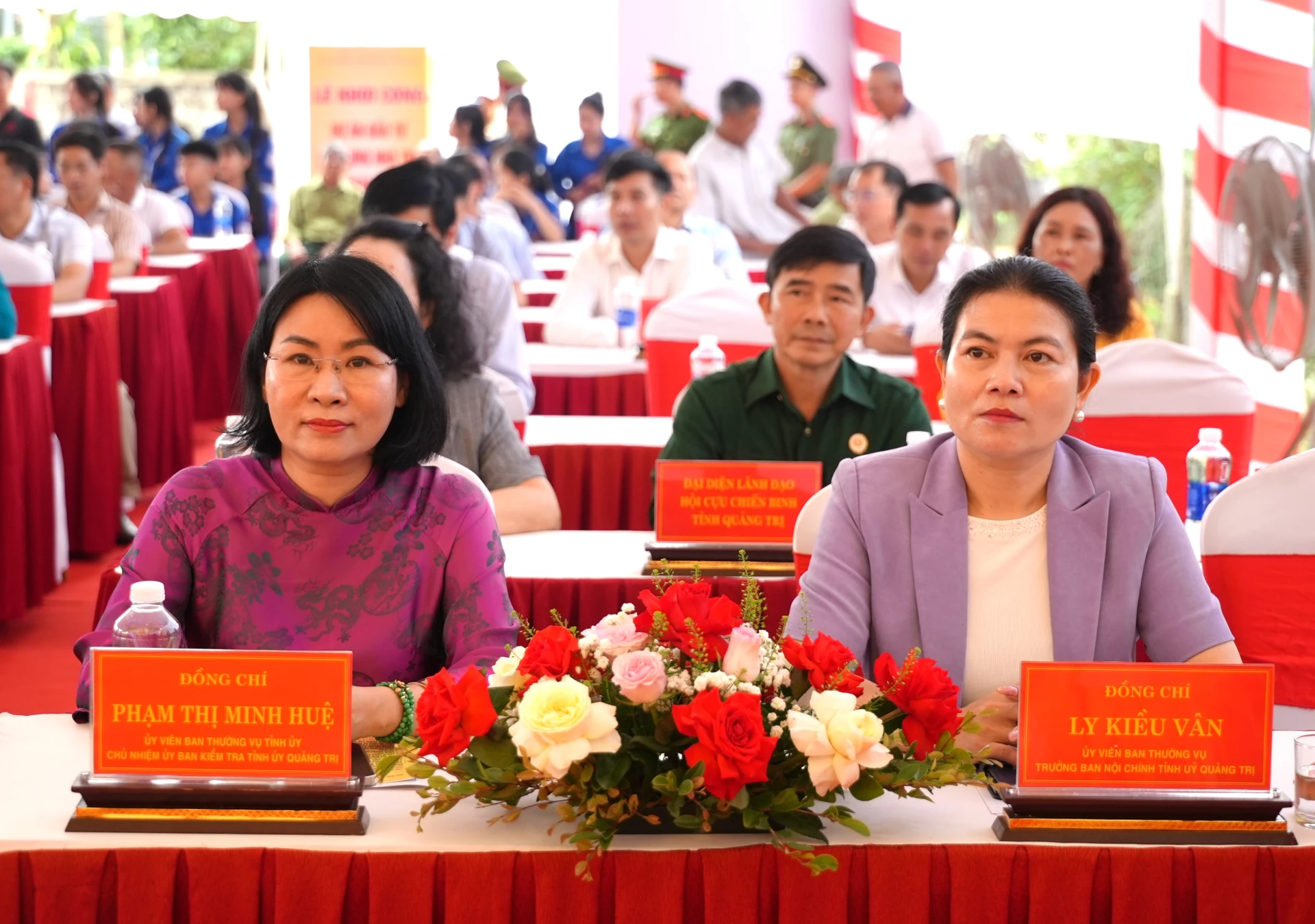 Các đồng chí lãnh đạo tỉnh tham dự buổi lễ - Ảnh: T.Đ