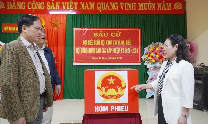 Đồng chí Phó Chủ tịch Thường trực HĐND tỉnh kiểm tra công tác chuẩn bị bầu cử tại các địa phương