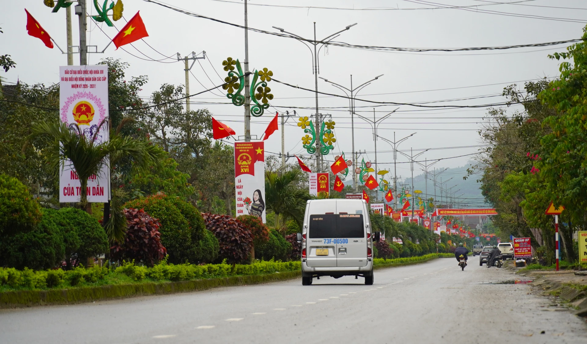 Nhiều tuyến đường, khu phố trên địa bàn xã Minh Hóa rộn ràng không khí ngày hội lớn - Ảnh: C. H