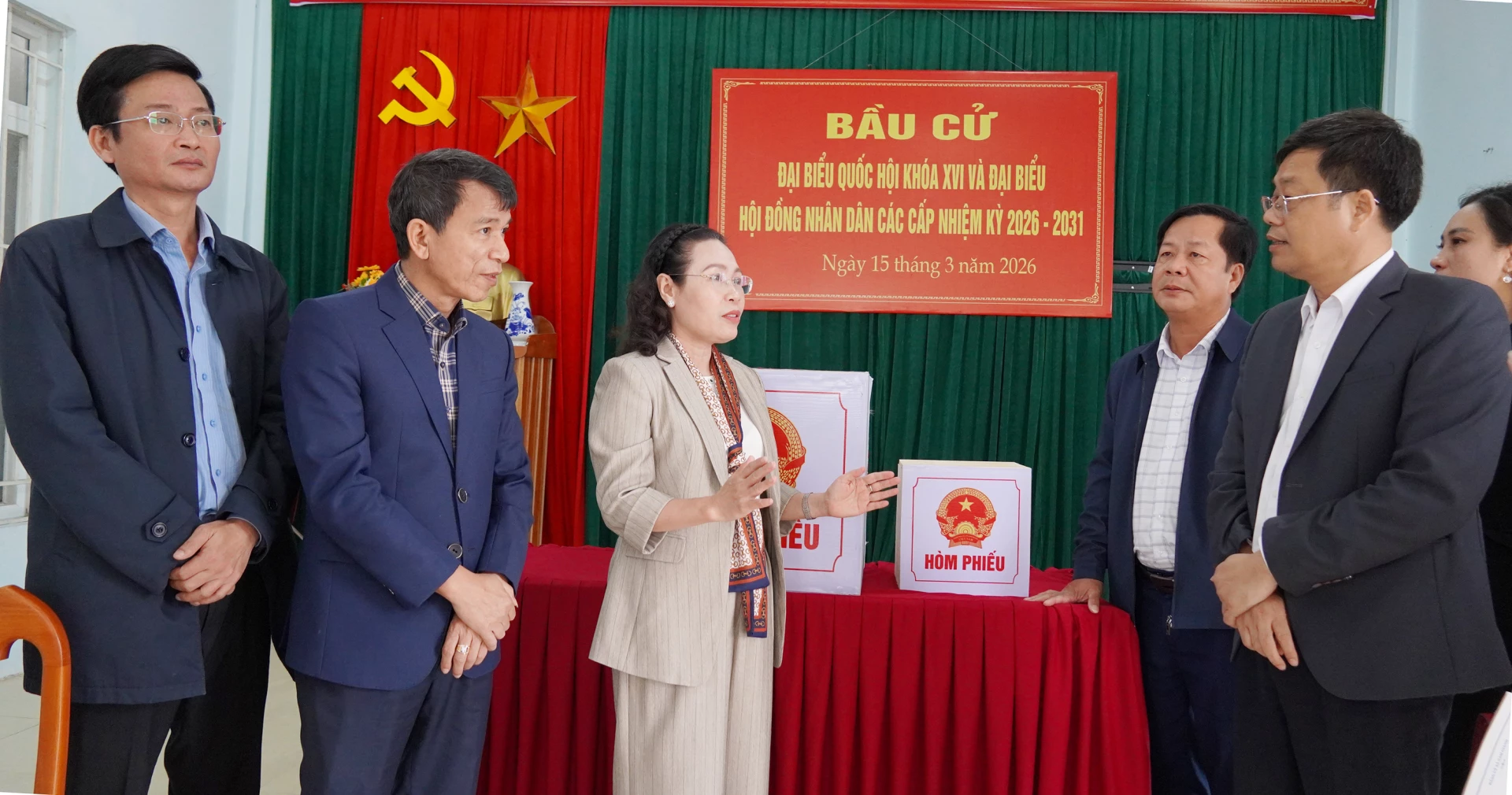 Đồng chí Phó Chủ tịch Thường trực HĐND tỉnh lưu ý các địa phương rà soát lại công tác chuẩn bị tổ chức bầu cử - Ảnh: C.H