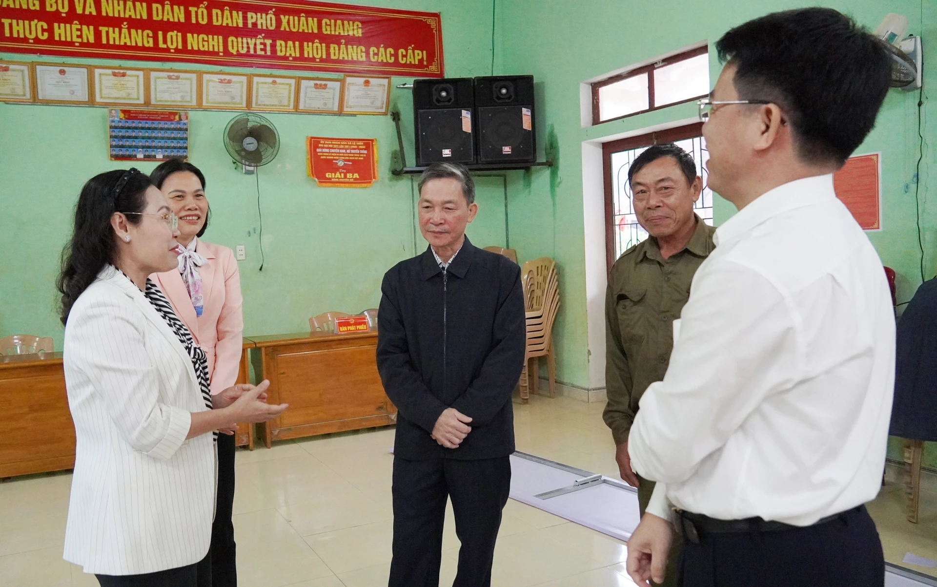 Đồng chí Phó Chủ tịch Thường trực HĐND tỉnh lưu ý các địa phương rà soát lại công tác chuẩn bị tổ chức bầu cử - Ảnh: C.H