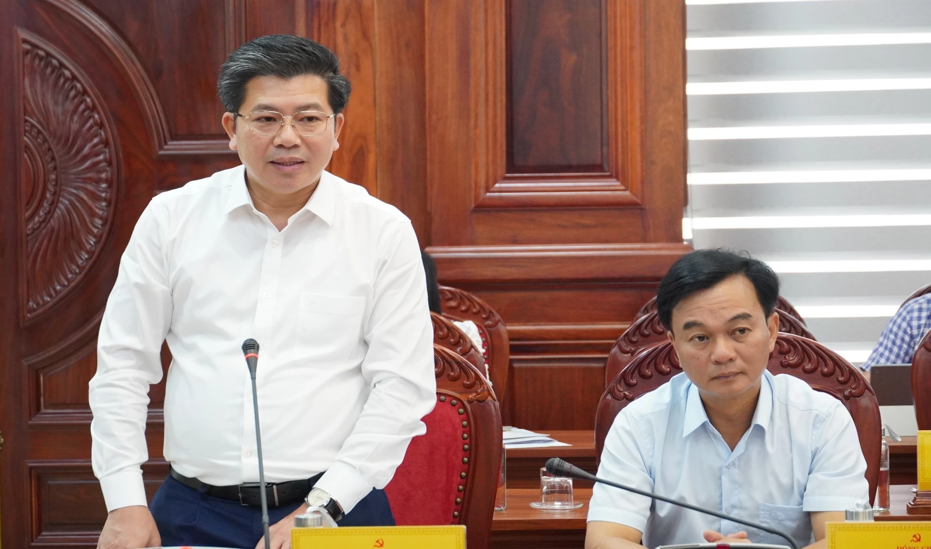 Đồng chí Trần Vũ Khiêm, Phó Bí thư Thường trực Tỉnh ủy phát biểu tại hội nghị - Ảnh: QV