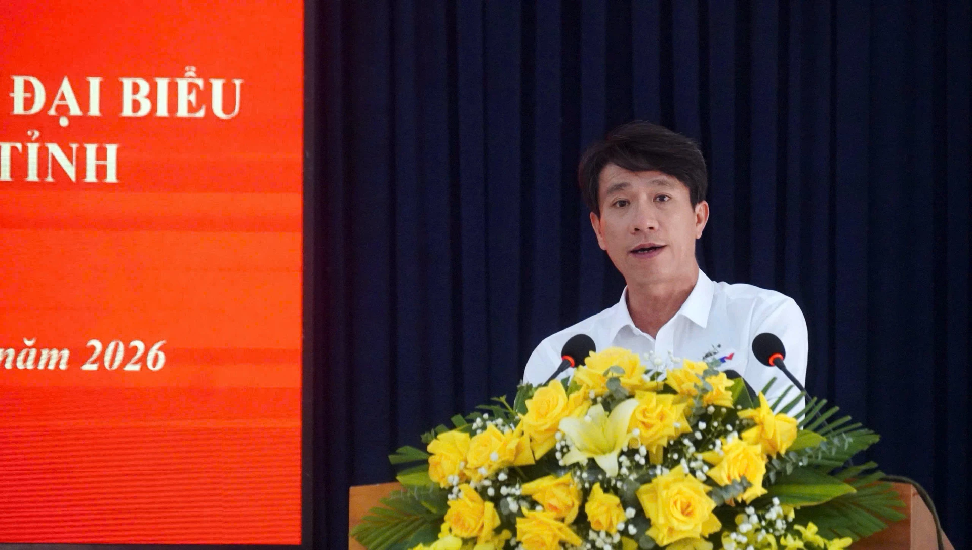 Ông Nguyễn Nguyên Lực, Tỉnh ủy viên, Bí thư Đảng ủy phường Đồng Thuận, ứng cử viên đại biểu HĐND tỉnh nhiệm kỳ 2026-2031 trình bày CTHĐ - Ảnh: N.M