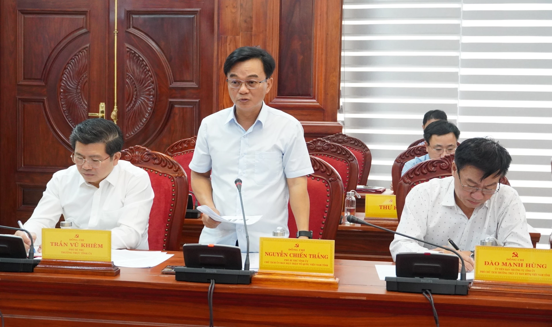 Đồng chí Nguyễn Chiến Thắng, Phó Bí thư Tỉnh ủy, Chủ tịch Ủy ban MTTQ Việt Nam tỉnh phát biểu tại hội nghị - Ảnh: QV