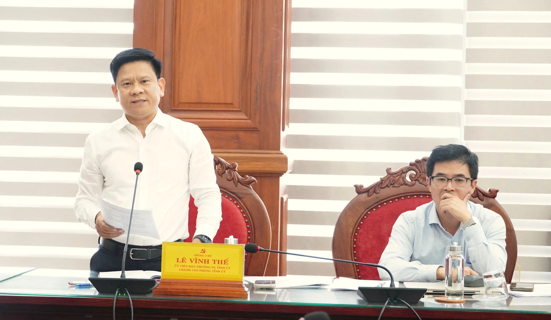 Đồng chí Lê Vĩnh Thế, Chánh Văn phòng Tỉnh ủy phát biểu tại buổi làm việc - Ảnh: QV