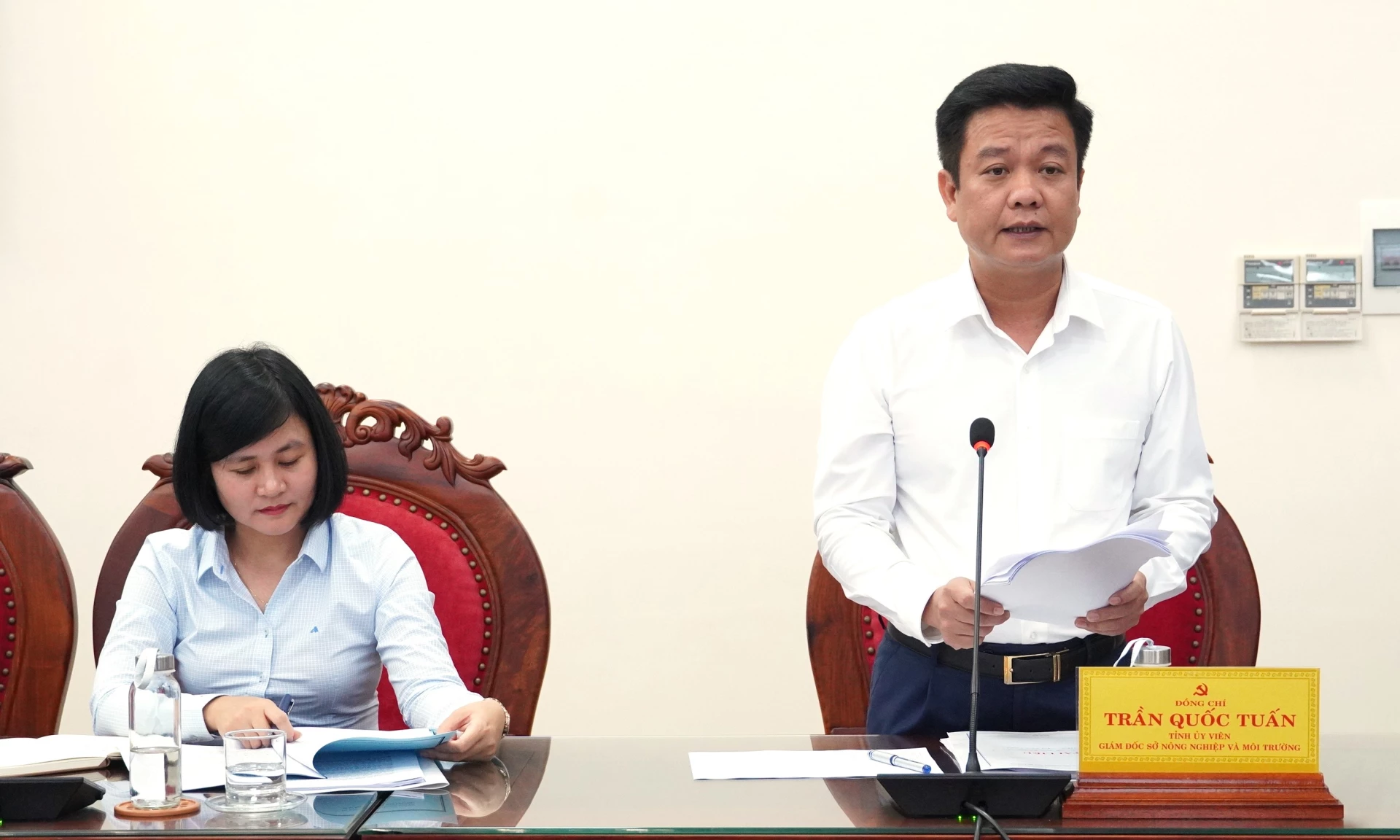 Lãnh đạo Sở NN-MT báo cáo tại buổi làm việc - Ảnh: QV