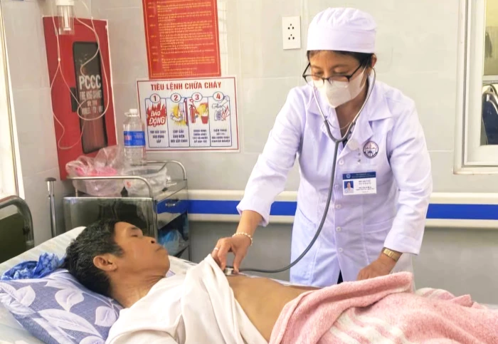 Lên rừng làm 'từ mẫu'