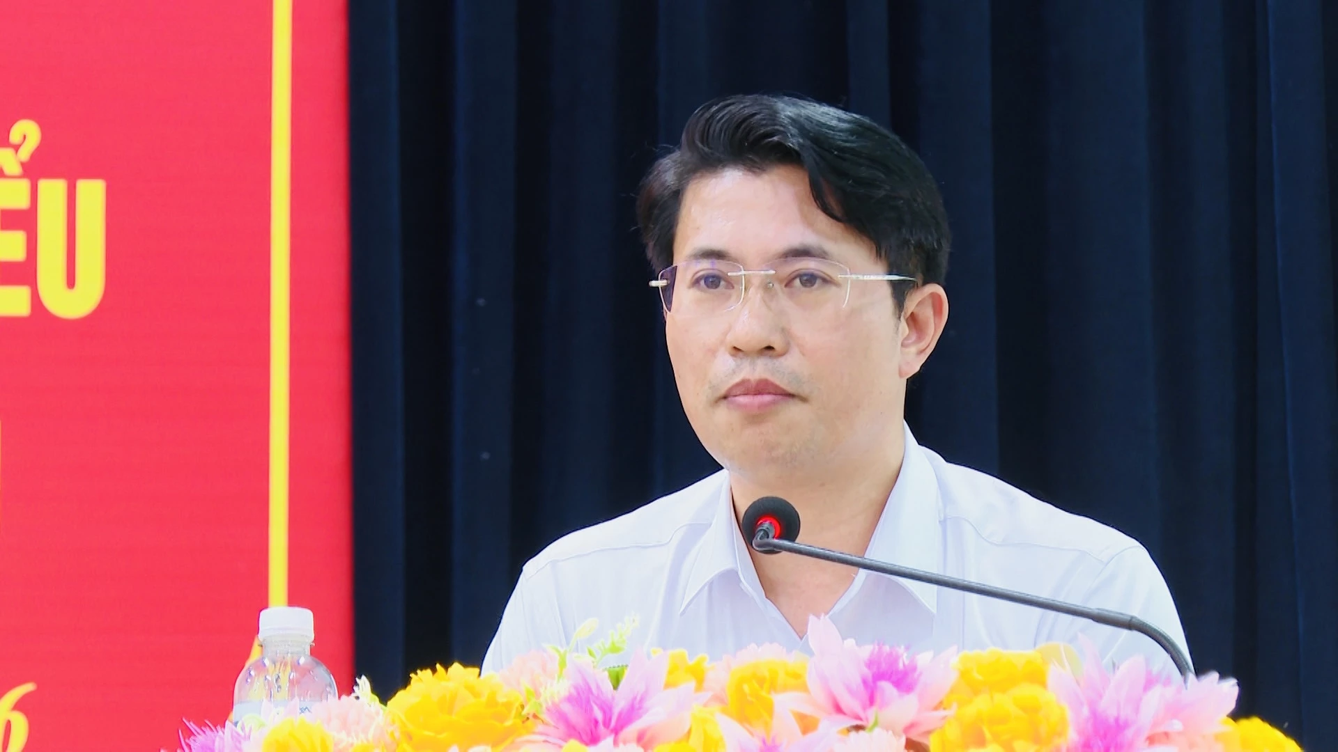 Cử tri phát biểu ý kiến tại hội nghị - Ảnh: Đ.A