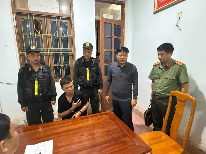 Khởi tố, bắt tạm giam đối tượng dùng súng tự chế giết người