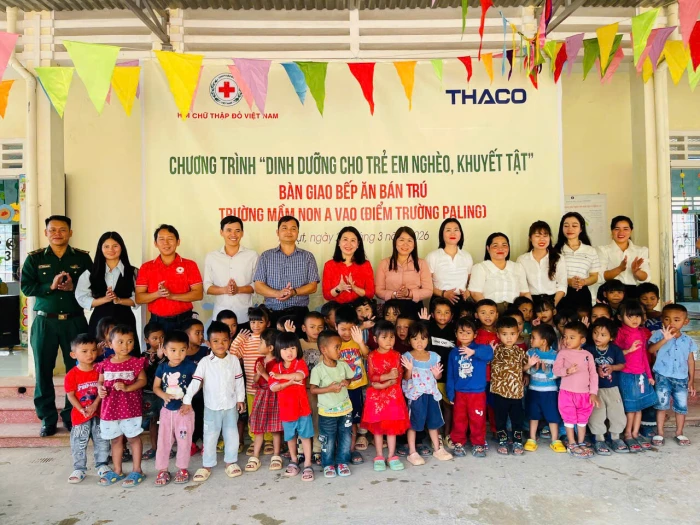 Bàn giao bếp ăn bán trú cho học sinh vùng khó khăn