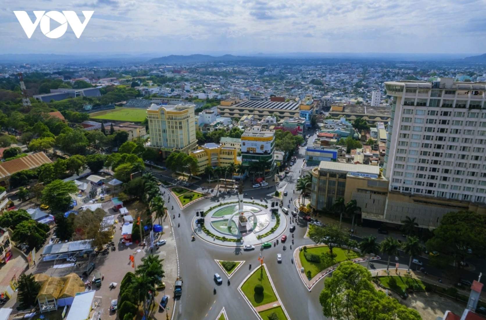 Một đô thị Buôn Ma Thuột hiện đại nhìn từ Ngã sáu, trung tâm tỉnh Đắk Lắk.