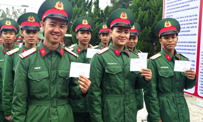 Cử tri đặc khu Cồn Cỏ hăng hái tham gia bầu cử